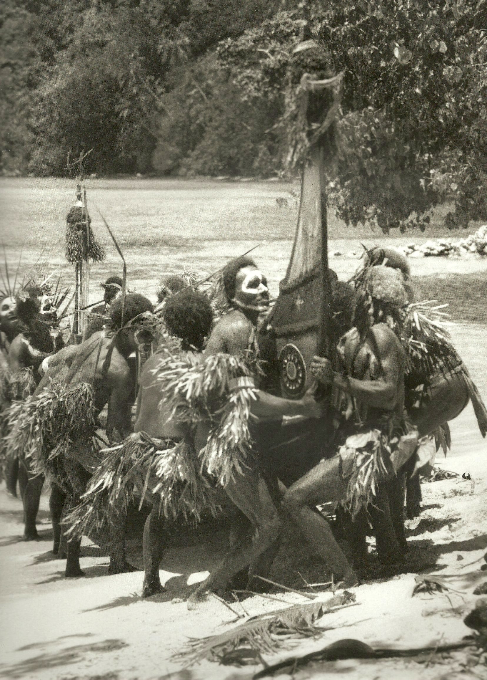 The guest of the initiation festival bringing the sacred bonito canoe